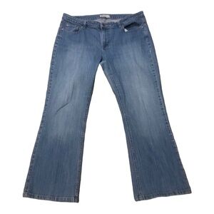 Beautiful Women’s light wash Jeans  Boot Cut Size  16 P in Excellent Use…